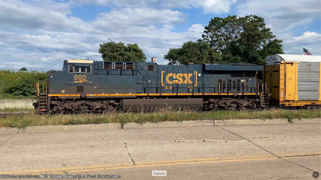 CSX 992 leads M277..